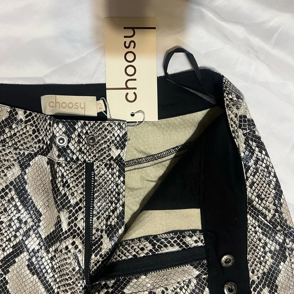 Choosy Snake Skin Faux Leather Pants Cropped Cropped Flare Mid Rise NWT Size 2 - Picture 12 of 16